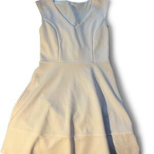 Elegant White Sleeveless Dress